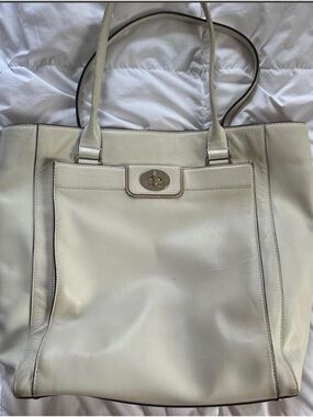 Cream Leather Kate Spade Tote Bag with Turn-Lock Front Pocket